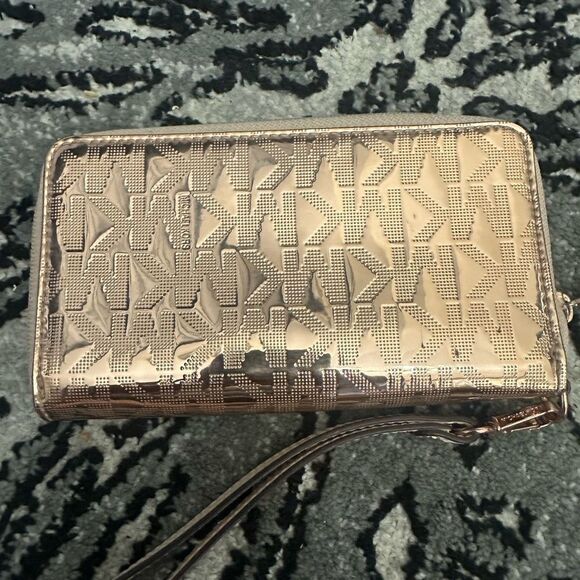 Michael Kors Rose Gold Logo Wallet/ Wristlet - Picture 3 of 11